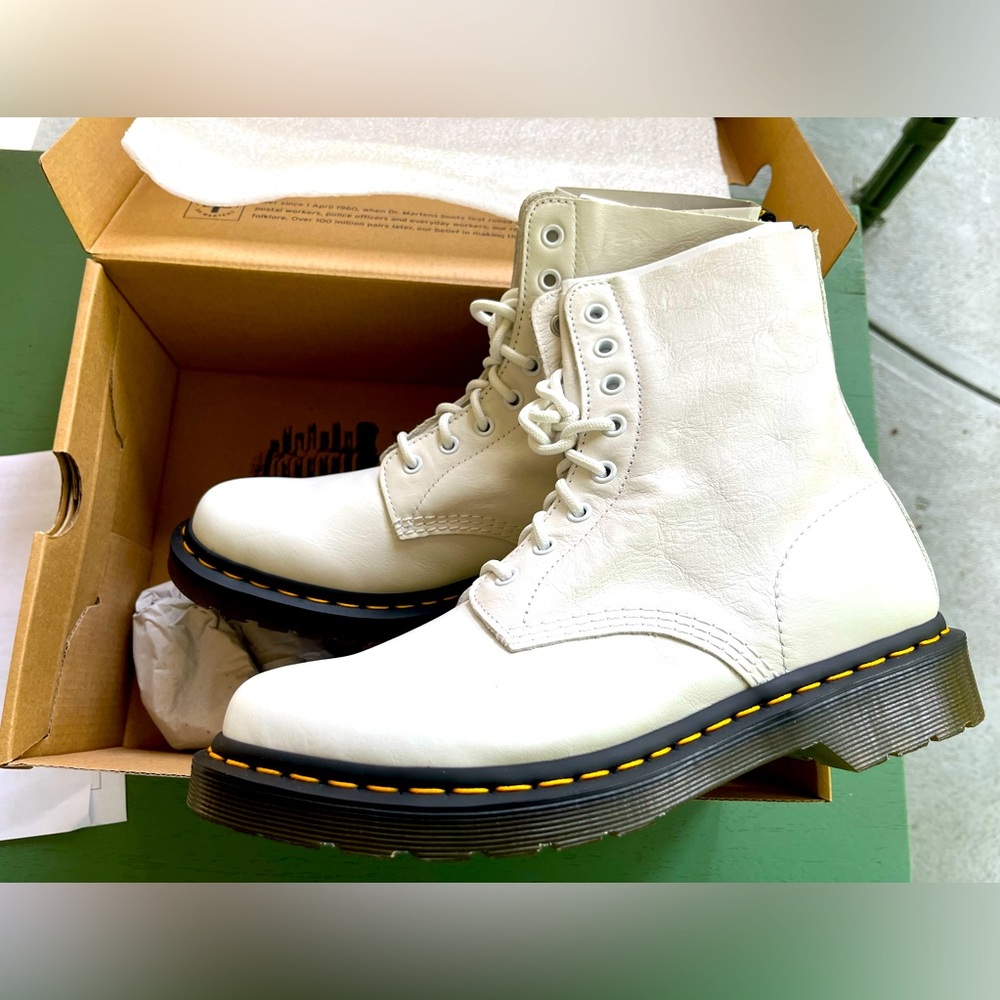 Dr. Marten 1460 Pascal Optical White Virginia Leather